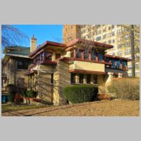 Emil Bach House (1915), 7415 N. Sheridan Rd. Chicago, IL, photo Jeremy Atherton, Wikipedia.jpg